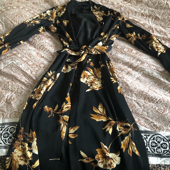 Dynamite Jackets & Blazers - Dynamite black kimono. Size small.